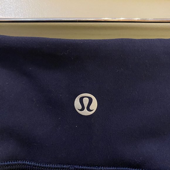 Lululemon Invigorate HR Crop 19" in Navy Blue - Picture 3 of 6
